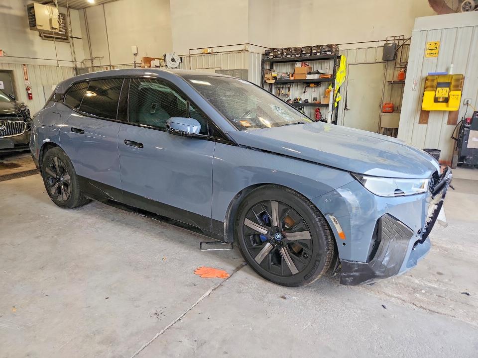 61187036 :رقم المزاد ، WB533CF07PCM48172 vin ، 2023 Bmw Ix مزاد بيع