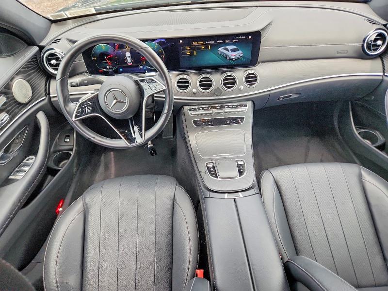 60305856 :رقم المزاد ، W1KZF8EB0NB038764 vin ، 2022 Mercedes-benz E مزاد بيع