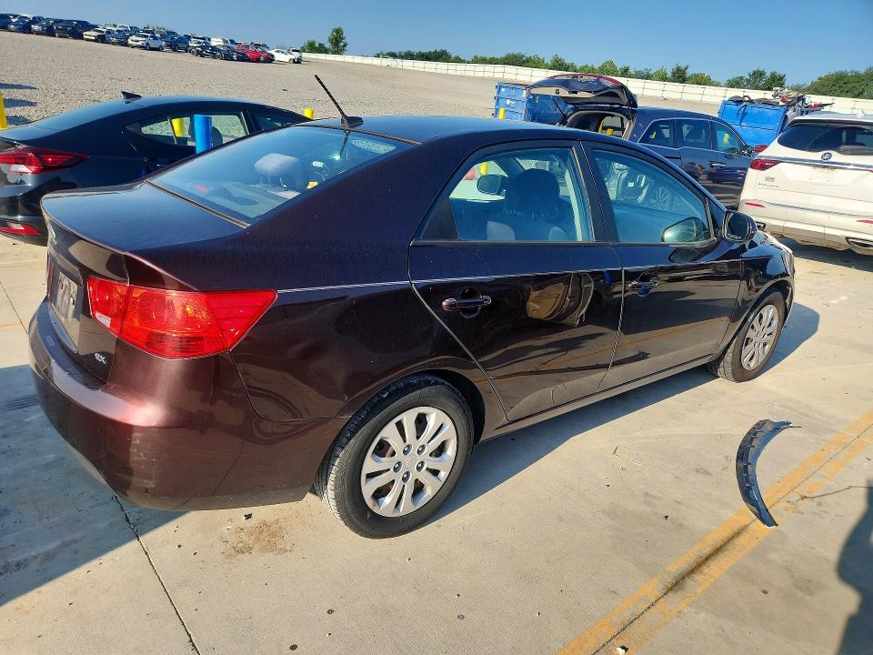 2011 Kia Forte მანქანა იყიდება აუქციონზე, vin: KNAFU4A20B5444505, აუქციონის ნომერი: 63302396