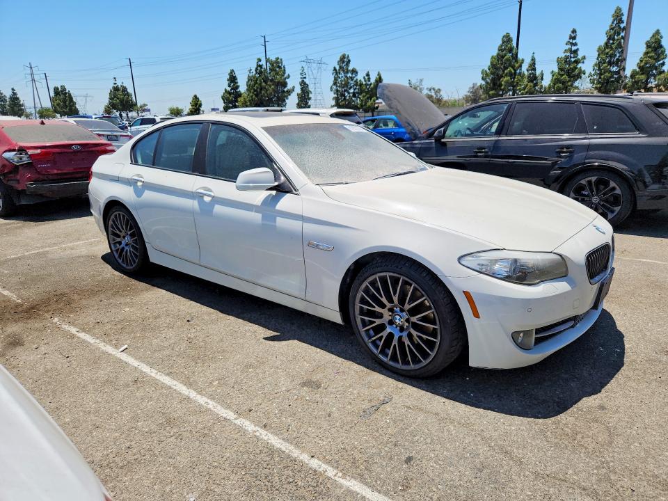 61057376 :رقم المزاد ، WBAFR9C52BC618267 vin ، 2011 Bmw 550 مزاد بيع