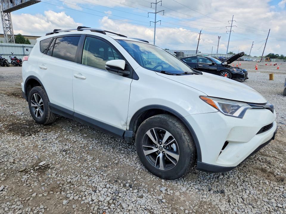 Продажа на аукционе авто 2017 Toyota Rav4, vin: JTMRFREV5HJ113110, номер лота: 62842266