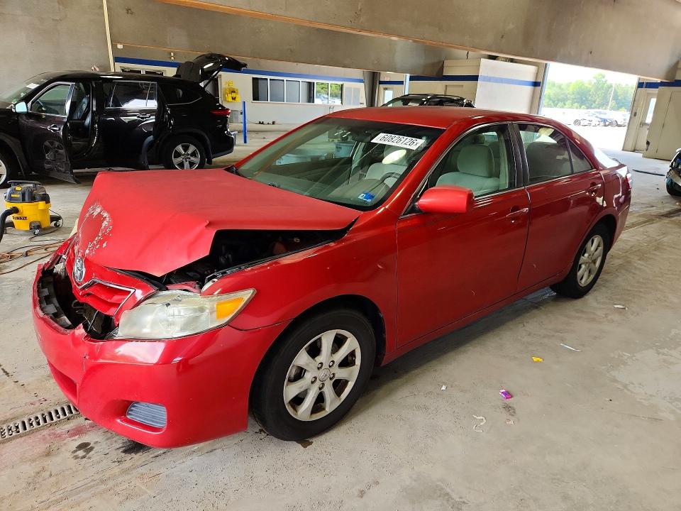 60826126 :رقم المزاد ، 4T4BF3EKXBR213005 vin ، 2011 Toyota Camry مزاد بيع