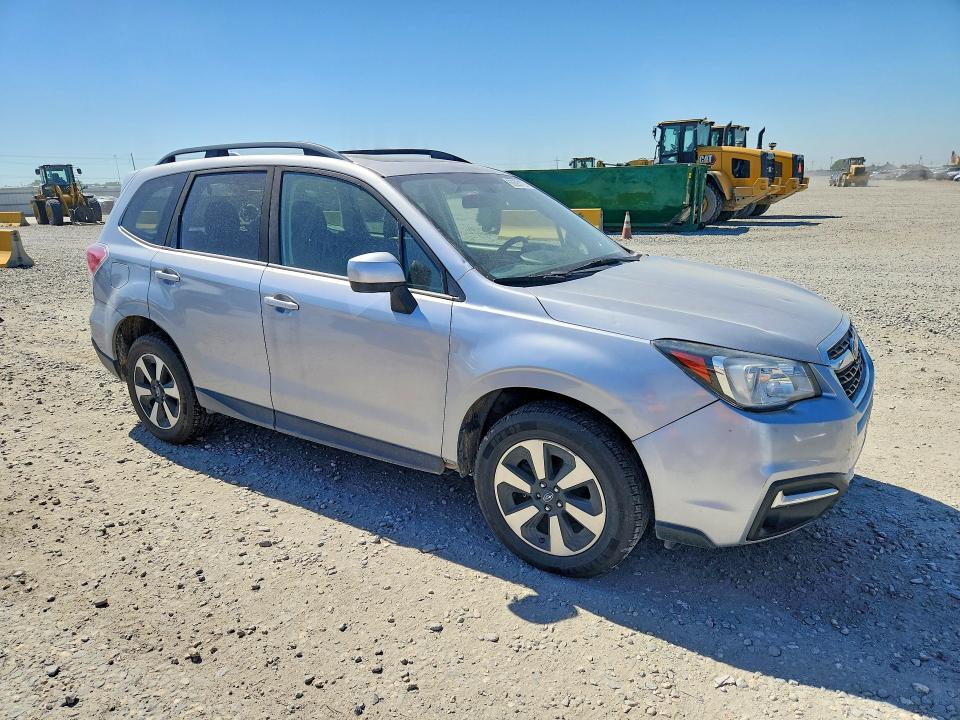 60693126 :رقم المزاد ، JF2SJAGC7JH566365 vin ، 2018 Subaru Forester مزاد بيع