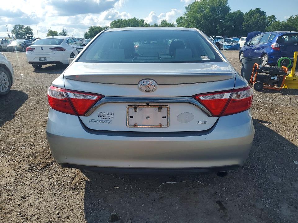 58498276 :رقم المزاد ، 4T1BF1FK8FU888323 vin ، 2015 Toyota Camry مزاد بيع