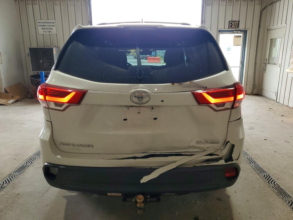 Продажа на аукционе авто 2019 Toyota Highlander, vin: 5TDJZRFH6KS598302, номер лота: 60914126