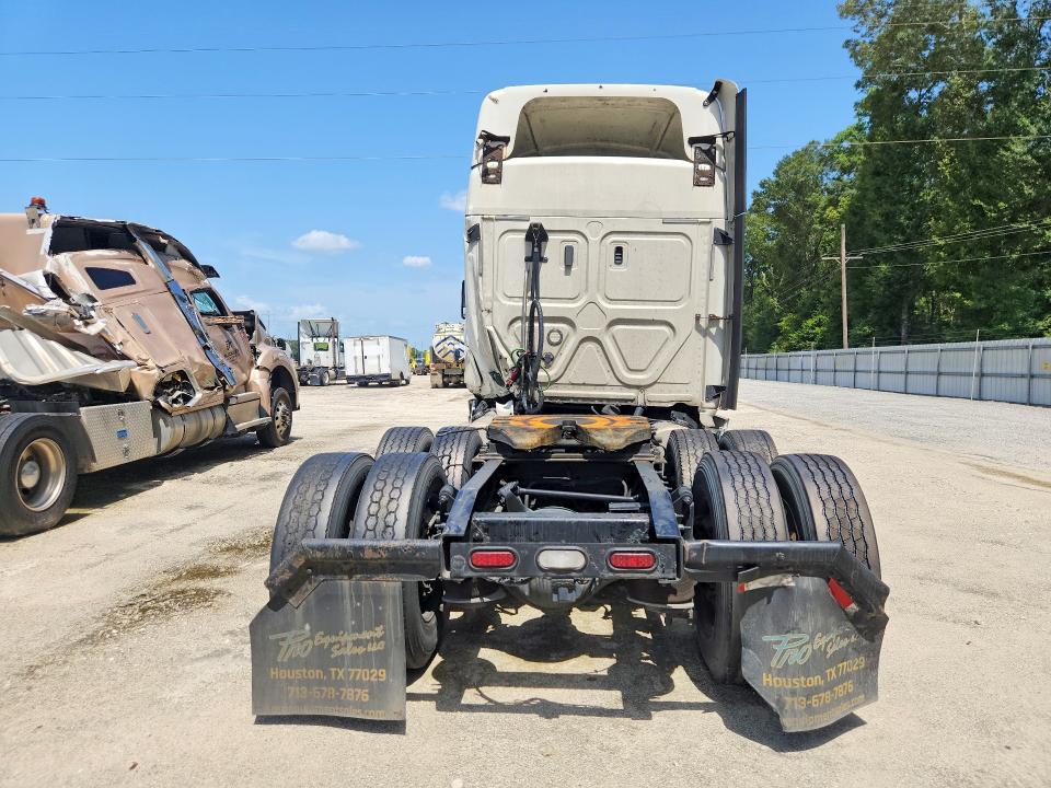 59141896 :رقم المزاد ، 1FUJGLDRXJLJY4477 vin ، 2018 Freightliner Cascadia 125 مزاد بيع