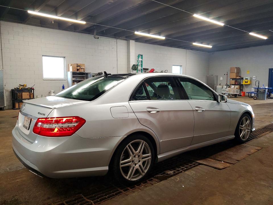 62864066 :رقم المزاد ، WDDHF8HB4BA301072 vin ، 2011 Mercedes-benz E مزاد بيع
