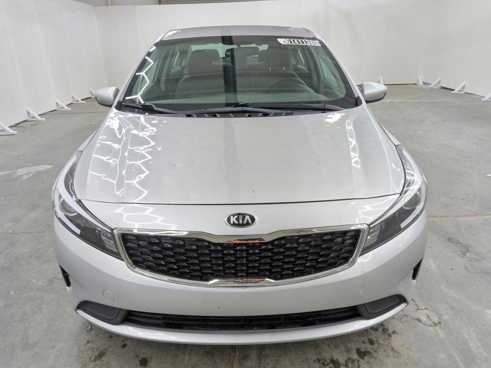 61411386 :رقم المزاد ، 3KPFK4A76JE235275 vin ، 2018 Kia Forte مزاد بيع