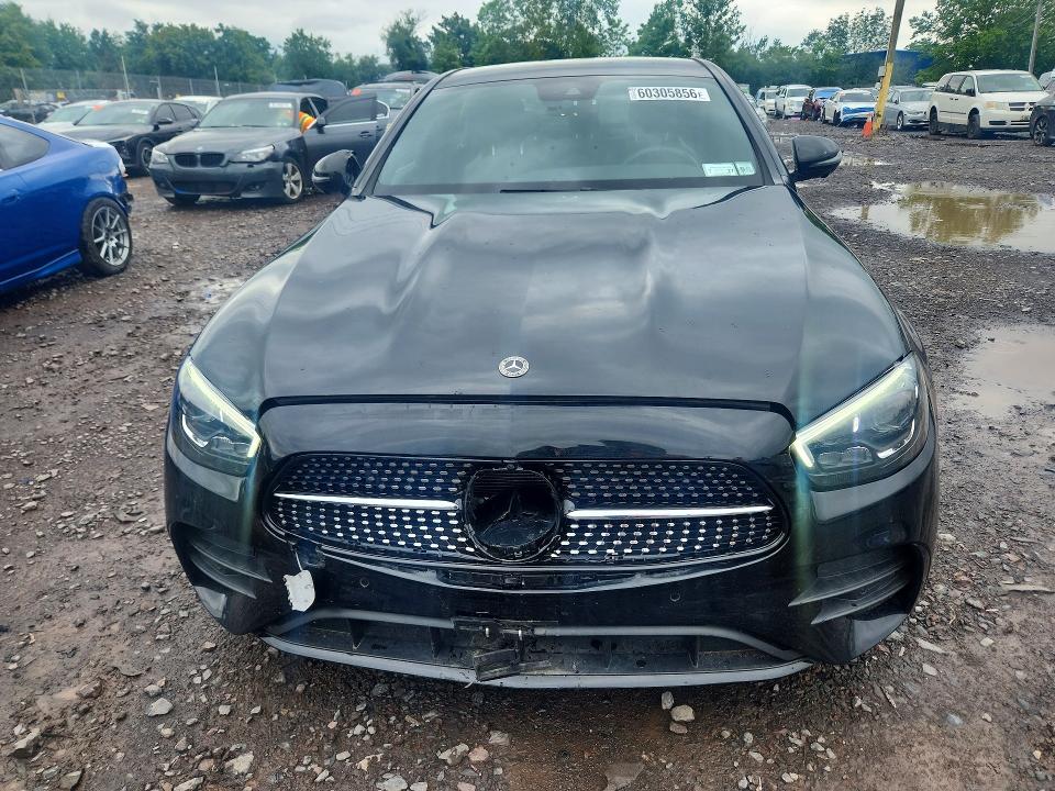 60305856 :رقم المزاد ، W1KZF8EB0NB038764 vin ، 2022 Mercedes-benz E مزاد بيع