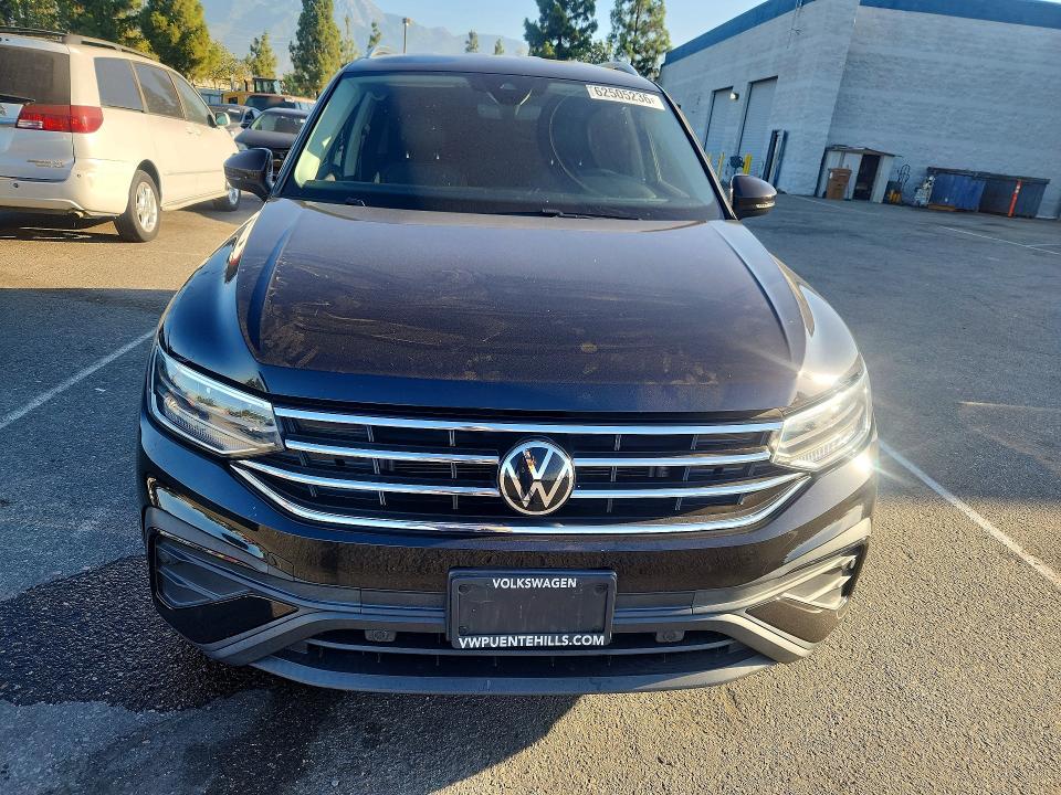 62505236 :رقم المزاد ، 3VV3B7AX9NM153154 vin ، 2022 Volkswagen Tiguan مزاد بيع