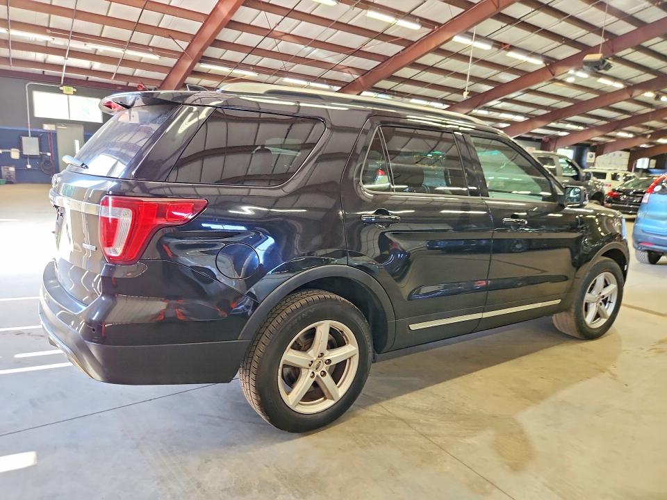 60611386 :رقم المزاد ، 1FM5K8DH6HGA14045 vin ، 2017 Ford Explorer مزاد بيع