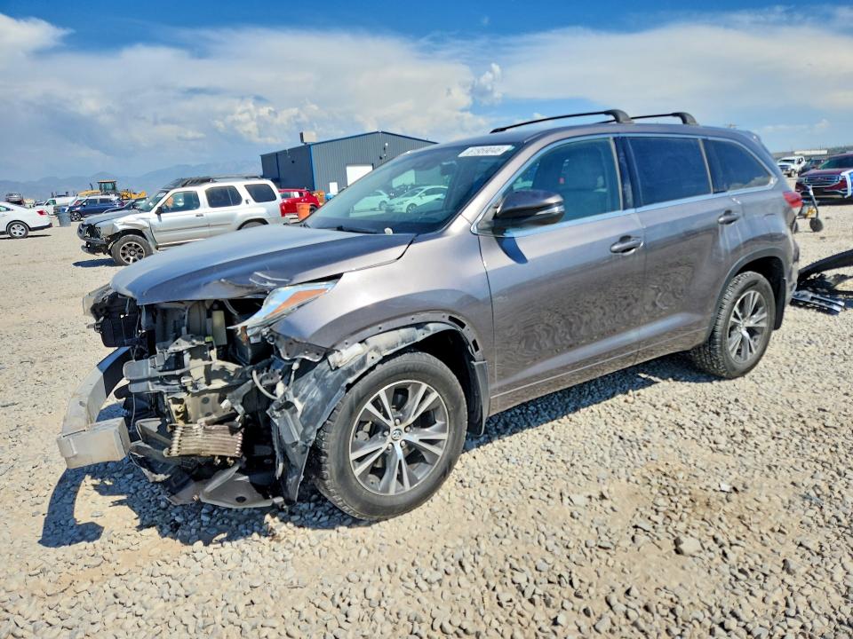2018 Toyota Highlander მანქანა იყიდება აუქციონზე, vin: 5TDBZRFH3JS499343, აუქციონის ნომერი: 61959046