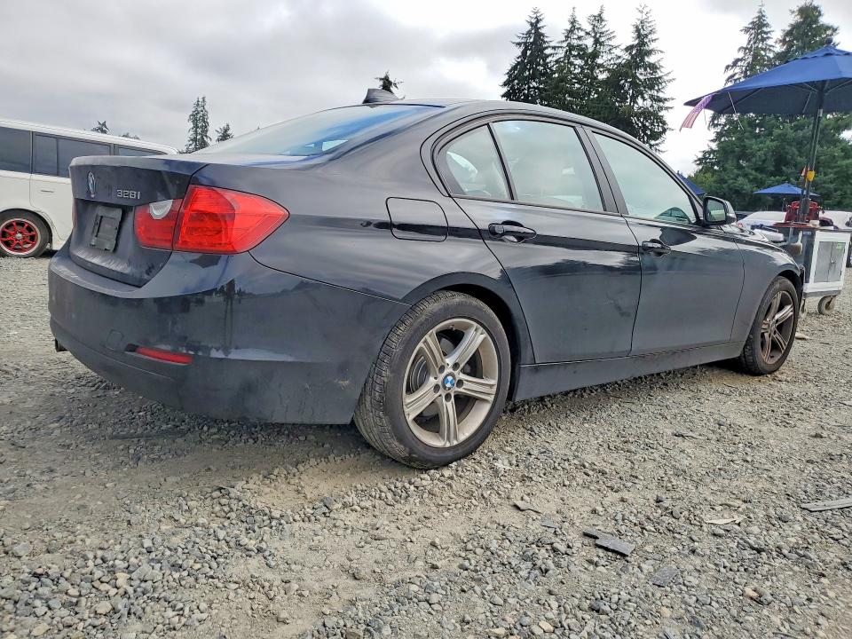 62279456 :رقم المزاد ، WBA3C1C58DF443076 vin ، 2013 Bmw 328 مزاد بيع