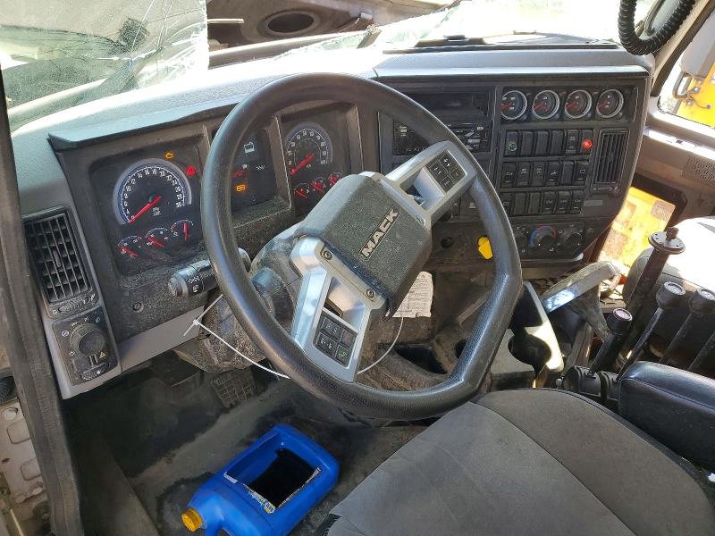 61928036 :رقم المزاد ، 1M2GR4GC7LM012974 vin ، 2020 Mack Granite مزاد بيع