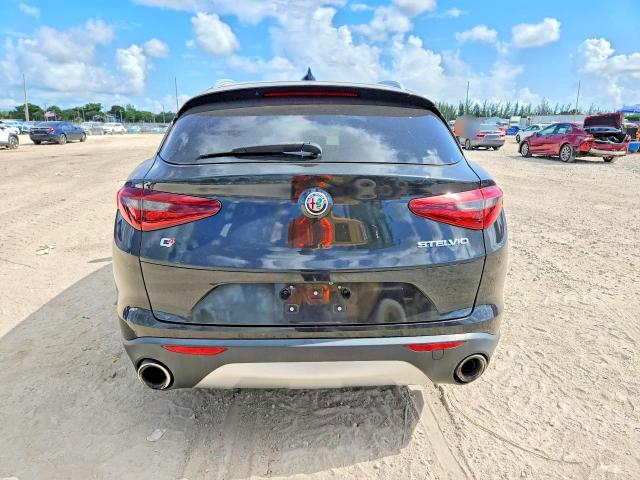 62517466 :رقم المزاد ، ZASFAKBN8J7C24273 vin ، 2018 Alfa Romeo Stelvio مزاد بيع