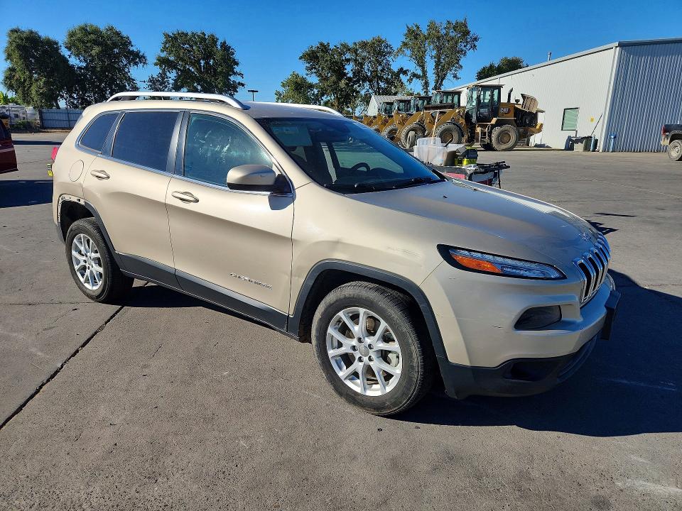 62291436 :رقم المزاد ، 1C4PJMCB0FW696994 vin ، 2015 Jeep Cherokee مزاد بيع