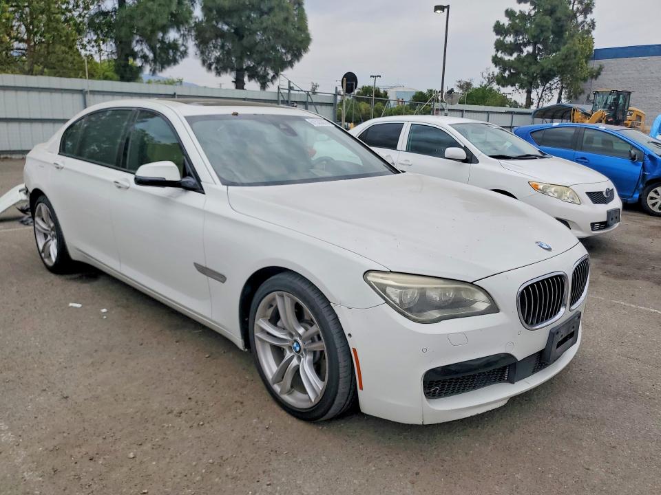 2013 Bmw 750 მანქანა იყიდება აუქციონზე, vin: WBAYE8C56DD132296, აუქციონის ნომერი: 61533876