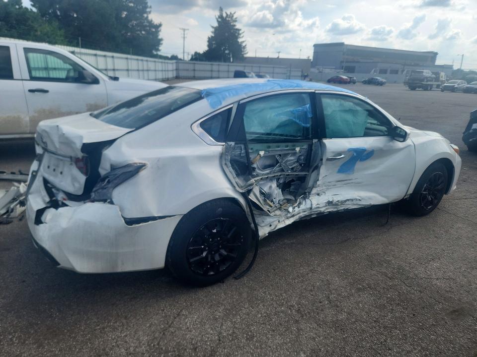 2018 Nissan Altima მანქანა იყიდება აუქციონზე, vin: 1N4AL3AP1JC211125, აუქციონის ნომერი: 60394566