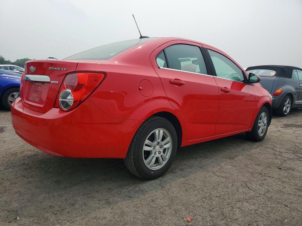 61122526 :رقم المزاد ، 1G1JD5SB5F4216103 vin ، 2015 Chevrolet Sonic مزاد بيع