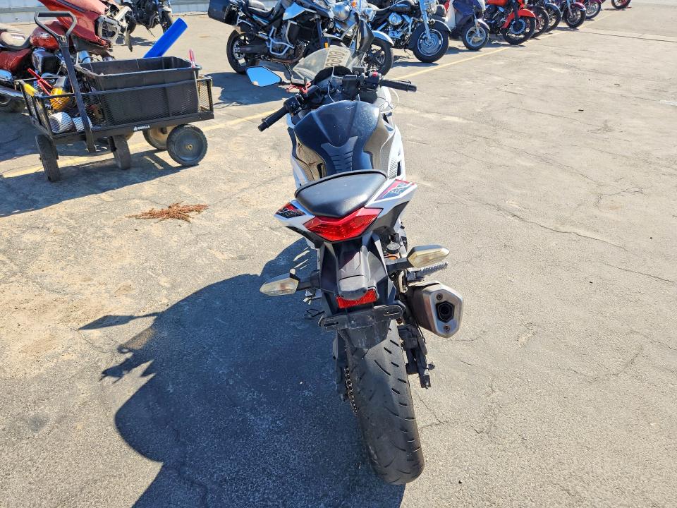 60560316 :رقم المزاد ، JKAEX8A1XEA004608 vin ، 2014 Kawasaki Ex300 مزاد بيع