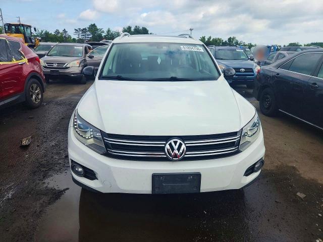 61894756 :رقم المزاد ، WVGUV7AX4HW506569 vin ، 2017 Volkswagen Tiguan مزاد بيع