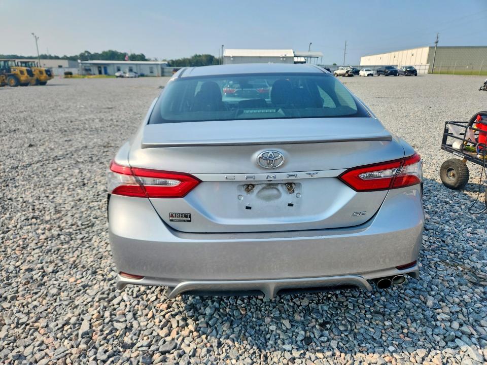 62140306 :رقم المزاد ، 4T1B11HK7JU644537 vin ، 2018 Toyota Camry مزاد بيع