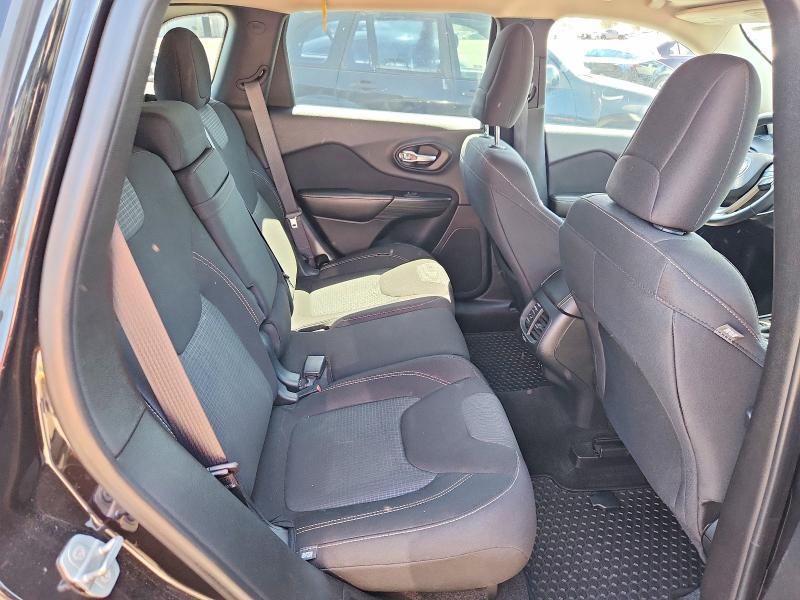 60915996 :رقم المزاد ، 1C4PJLCS8FW781382 vin ، 2015 Jeep Cherokee مزاد بيع