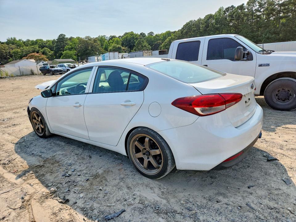 60794656 :رقم المزاد ، 3KPFK4A73JE189968 vin ، 2018 Kia Forte مزاد بيع