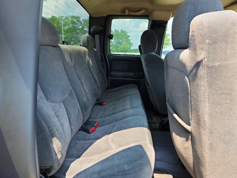 61812766 :رقم المزاد ، 1GCHK29U04E245842 vin ، 2004 Chevrolet Silverado مزاد بيع