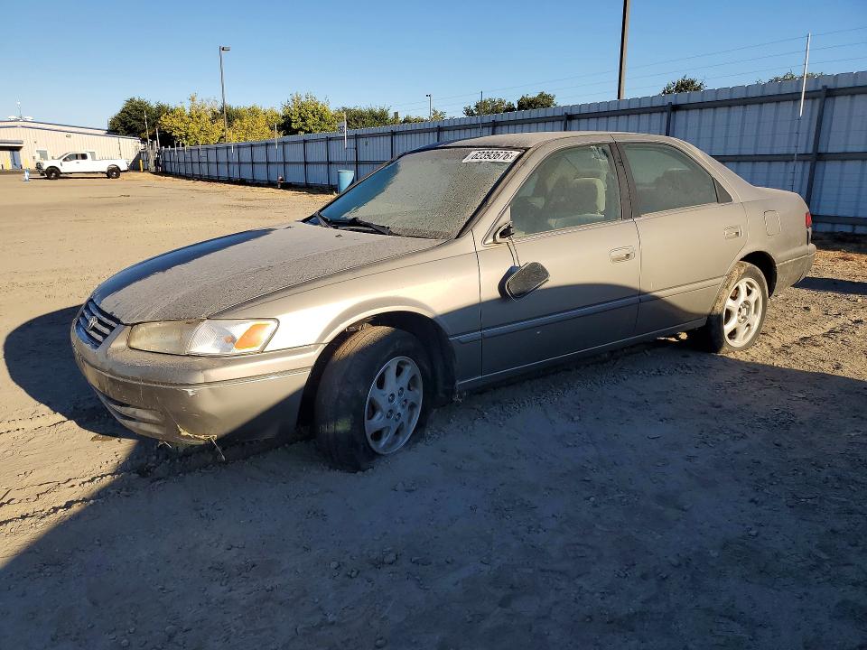 62393676 :رقم المزاد ، JT2BF22K1W0112230 vin ، 1998 Toyota Camry مزاد بيع