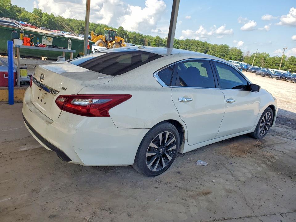 Продажа на аукционе авто 2018 Nissan Altima, vin: 1N4AL3AP1JC266559, номер лота: 61588636