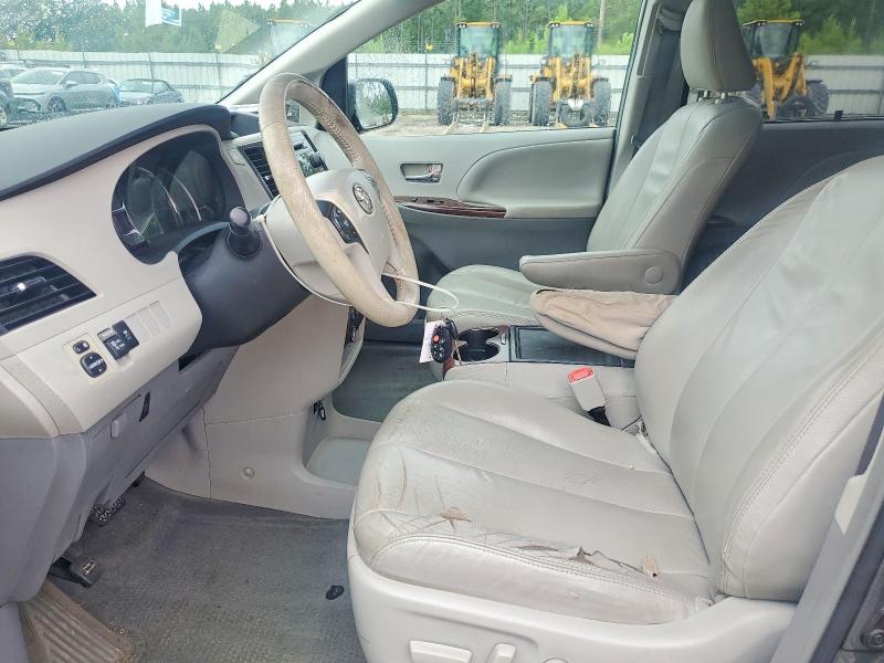 59246106 :رقم المزاد ، 5TDYK3DC8ES437526 vin ، 2014 Toyota Sienna مزاد بيع