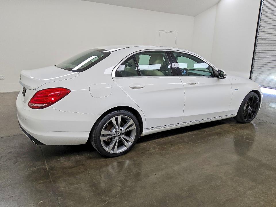 60703446 :رقم المزاد ، 55SWF4HB9JU239215 vin ، 2018 Mercedes-benz C مزاد بيع