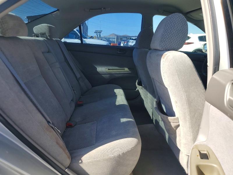 62670326 :رقم المزاد ، 4T1BE32K04U326563 vin ، 2004 Toyota Camry مزاد بيع