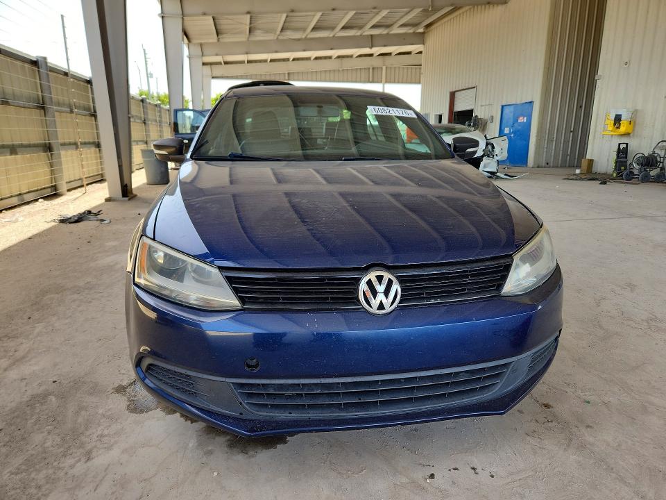 60821176 :رقم المزاد ، 3VWD17AJ4EM243391 vin ، 2014 Volkswagen Jetta مزاد بيع