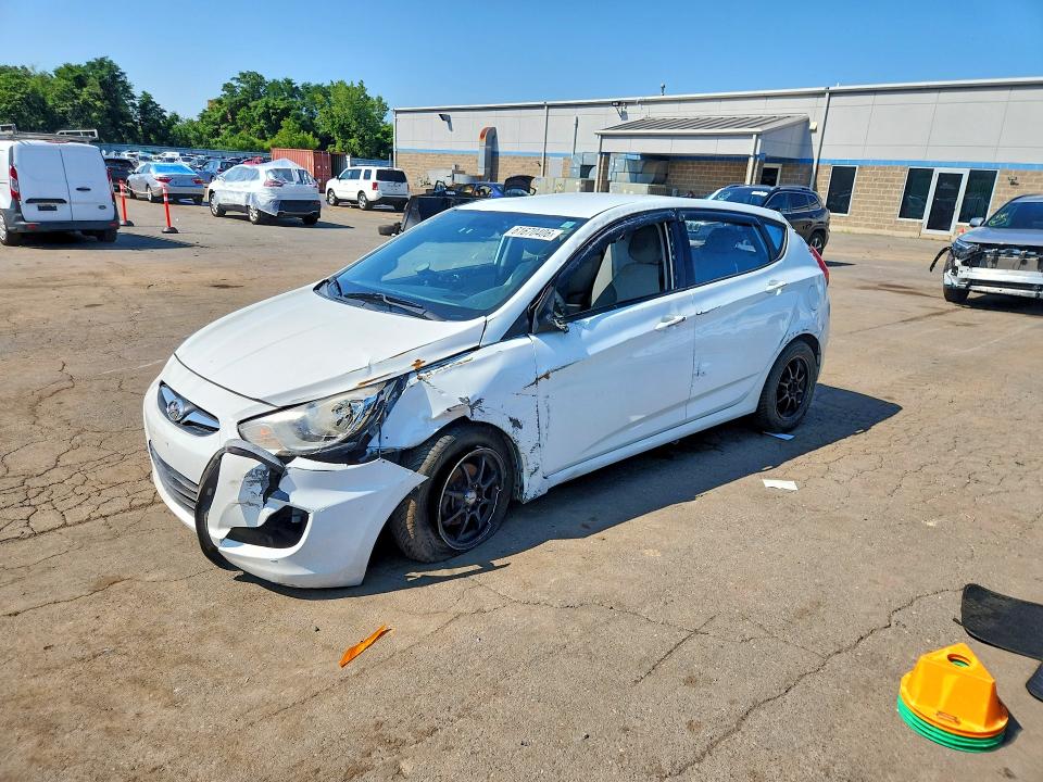 61670406 :رقم المزاد ، KMHCT5AE9EU142922 vin ، 2014 Hyundai Accent مزاد بيع