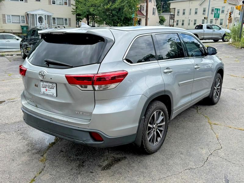 Продажа на аукционе авто 2017 Toyota Highlander, vin: 5TDJZRFHXHS398290, номер лота: 63544986