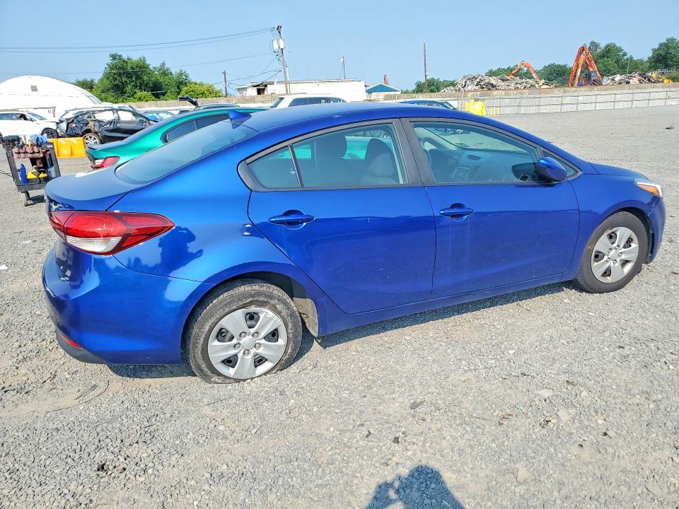 62482636 :رقم المزاد ، 3KPFK4A79HE139117 vin ، 2017 Kia Forte مزاد بيع