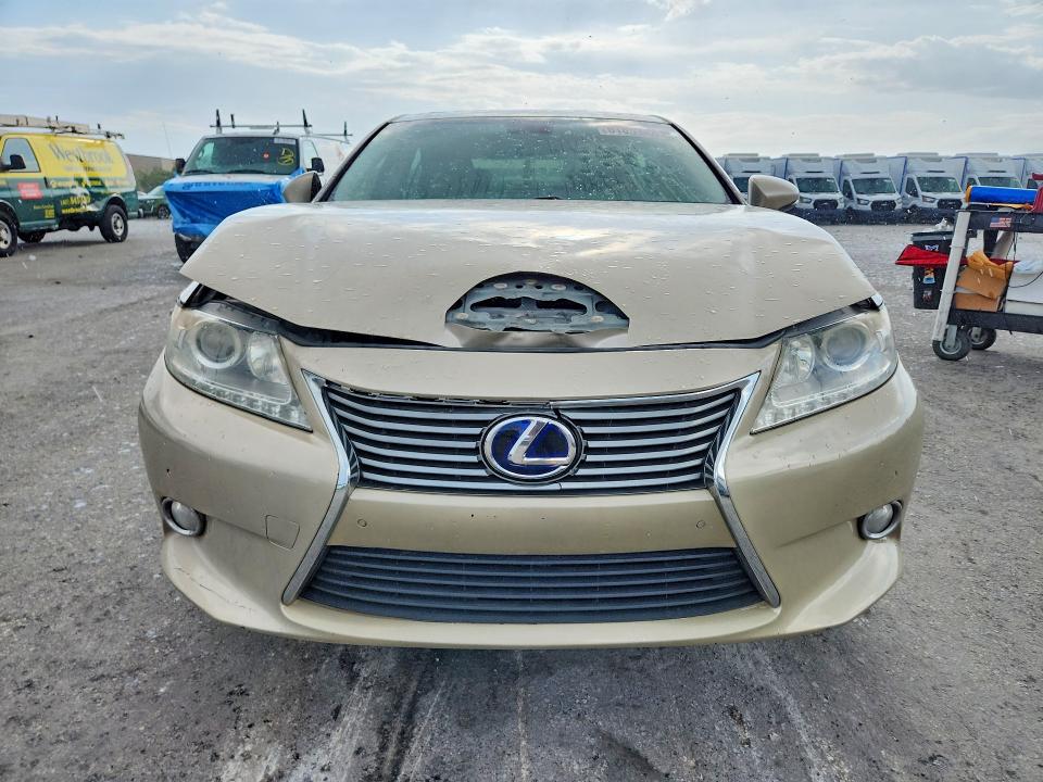 61851826 :رقم المزاد ، JTHBW1GG4D2003265 vin ، 2013 Lexus Es مزاد بيع