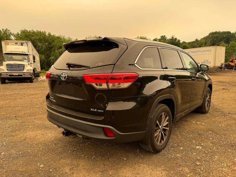 2018 Toyota Highlander მანქანა იყიდება აუქციონზე, vin: 5TDJZRFHXJS897290, აუქციონის ნომერი: 61612596