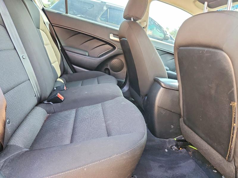 59067046 :رقم المزاد ، 3KPFK4A78JE281514 vin ، 2018 Kia Forte مزاد بيع