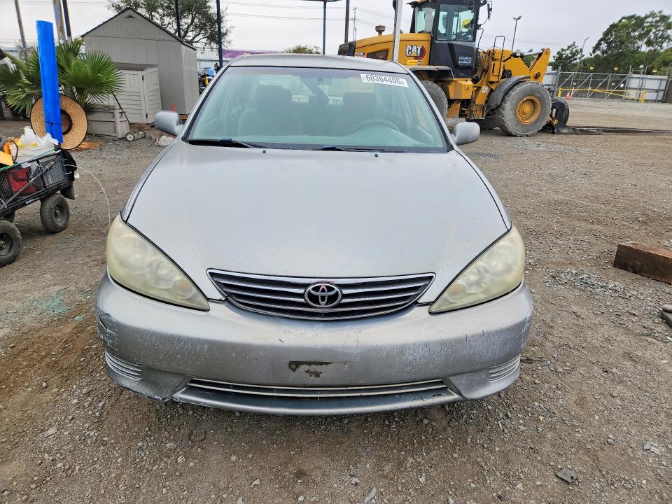 60364406 :رقم المزاد ، 4T1BF32K55U606574 vin ، 2005 Toyota Camry مزاد بيع