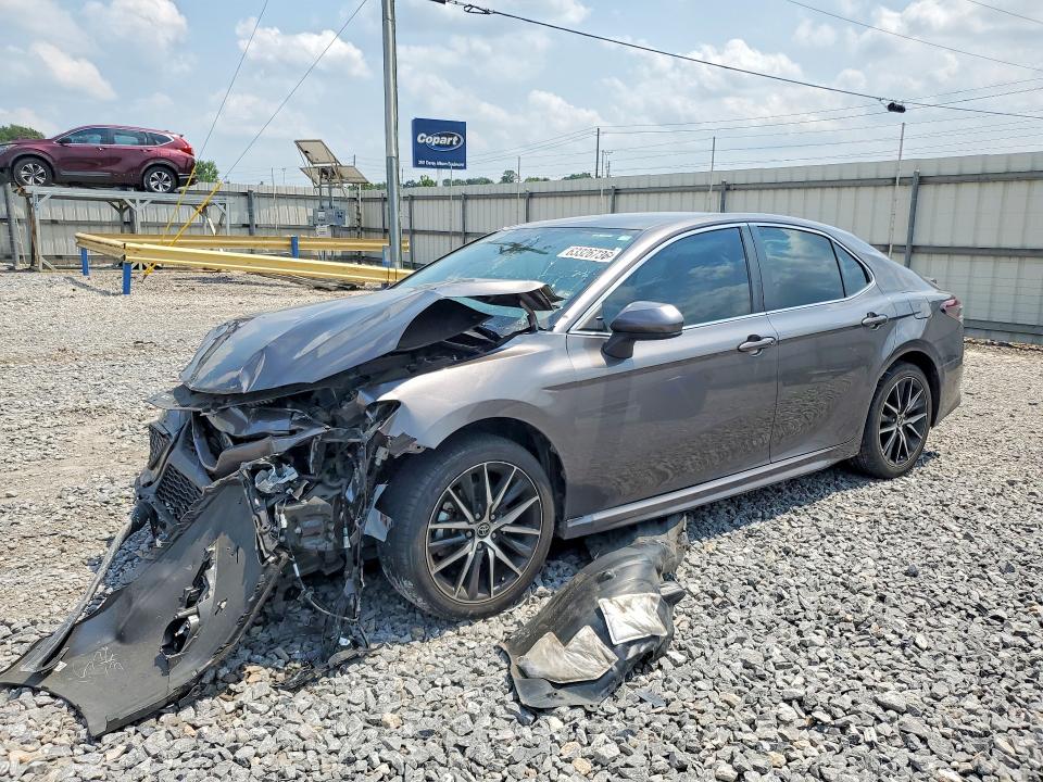63326736 :رقم المزاد ، 4T1G11AKXMU573094 vin ، 2021 Toyota Camry مزاد بيع
