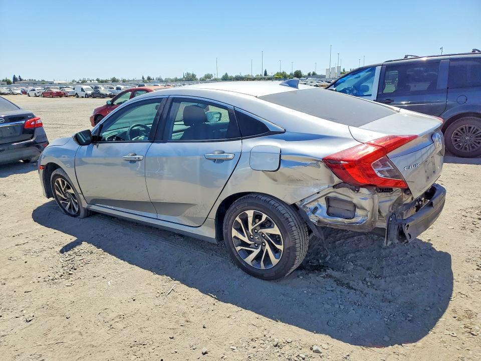 60702766 :رقم المزاد ، 19XFC2F84JE202522 vin ، 2018 Honda Civic مزاد بيع