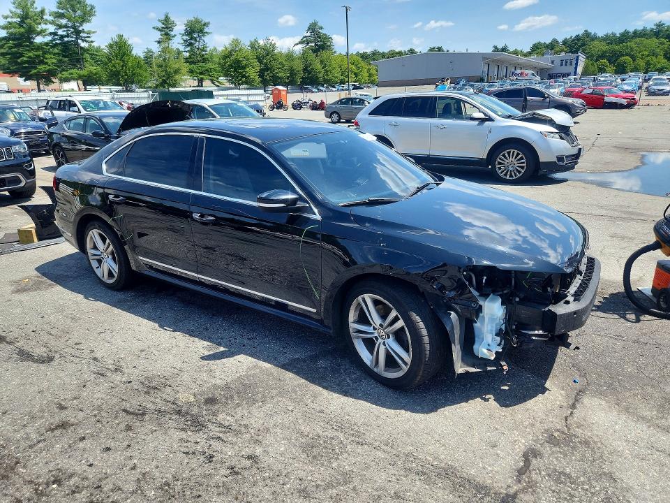 61409736 :رقم المزاد ، 1VWBT7A30FC047549 vin ، 2015 Volkswagen Passat مزاد بيع