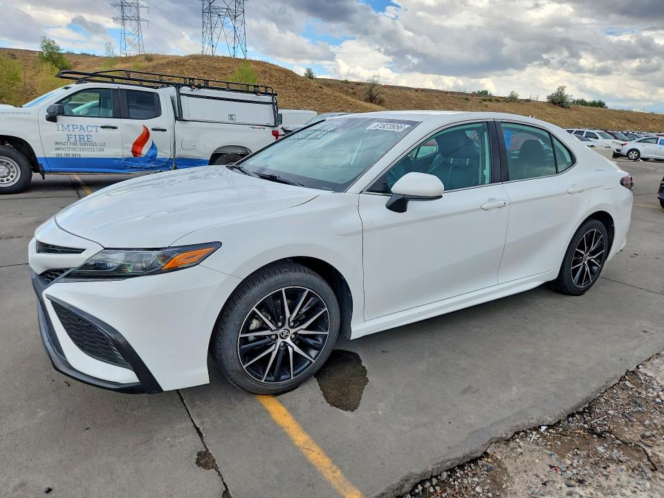Продажа на аукционе авто 2021 Toyota Camry, vin: 4T1G11AK0MU555865, номер лота: 61923956