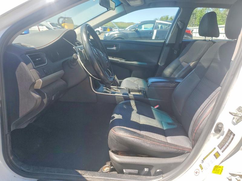61945746 :رقم المزاد ، 4T1BF1FK7FU100096 vin ، 2015 Toyota Camry مزاد بيع