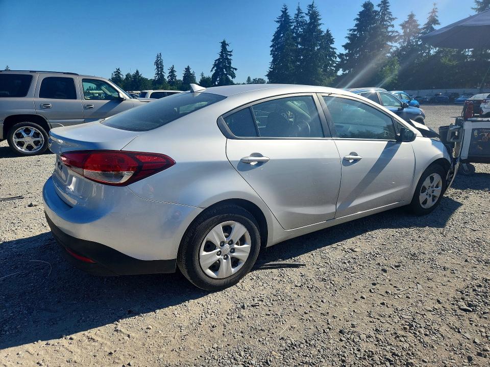85983225 :رقم المزاد ، 3KPFK4A77HE125622 vin ، 2017 Kia Forte مزاد بيع