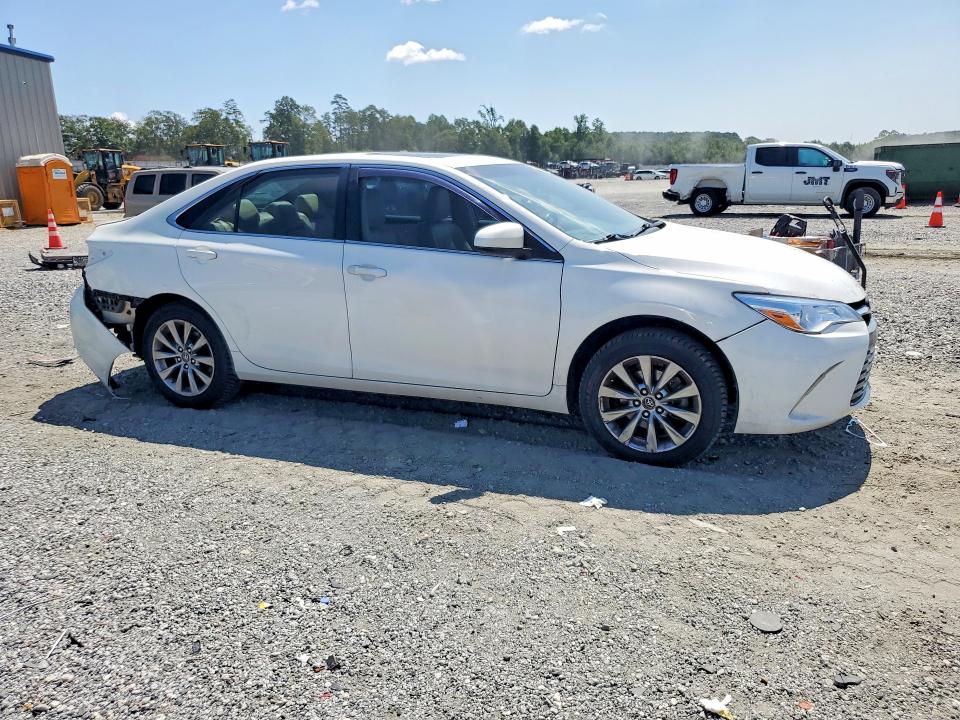 61311956 :رقم المزاد ، 4T1BF1FK4FU927201 vin ، 2015 Toyota Camry مزاد بيع