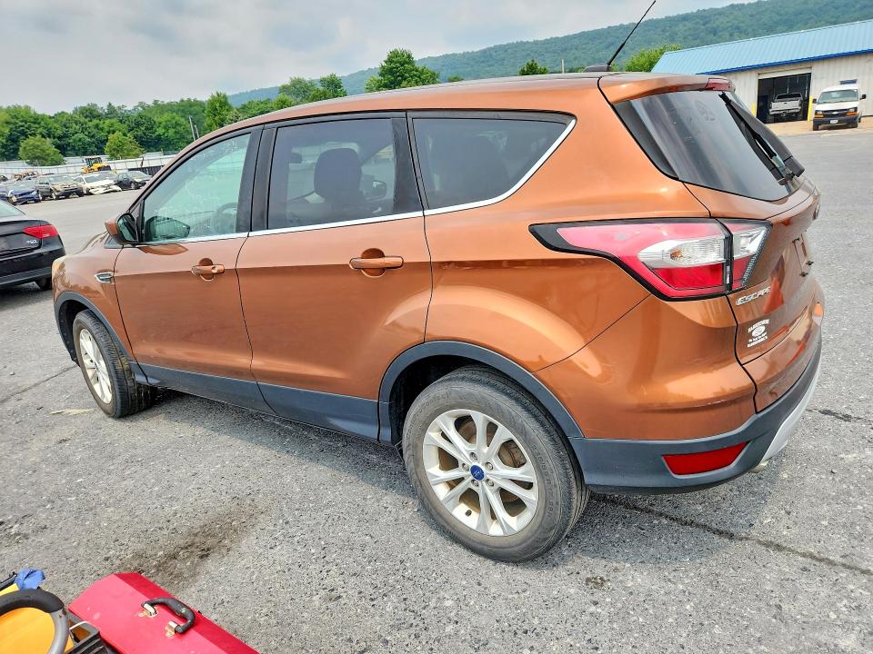 61243136 :رقم المزاد ، 1FMCU9GD2HUD91831 vin ، 2017 Ford Escape مزاد بيع